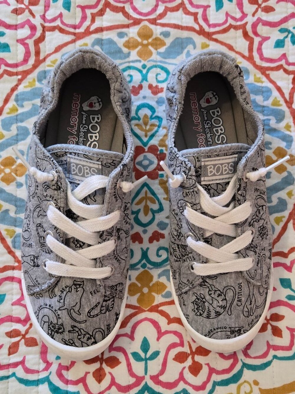 Skechers BOBS Women's Beach Bingo-Kitty City Relax the Cat Scrunch Back Slip on.